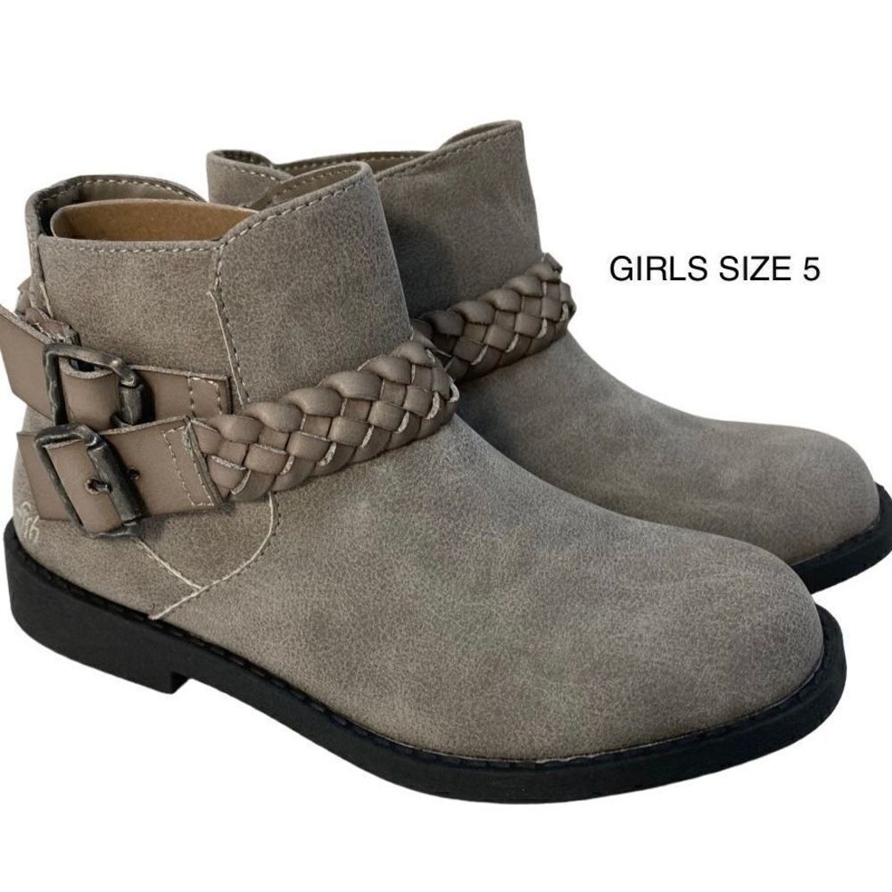 Blowfish Malibu Girls Size 5 Keepsake-k Ankle
Boot in Smokey Gray